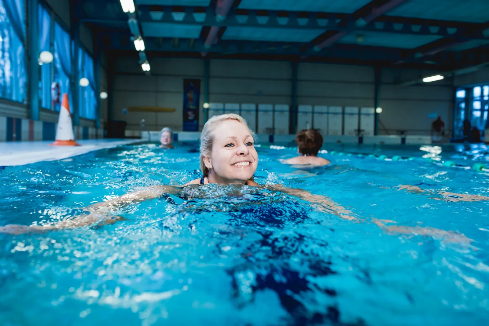 Overzicht van de zwembanen in het wedstrijdbad van De Meerval