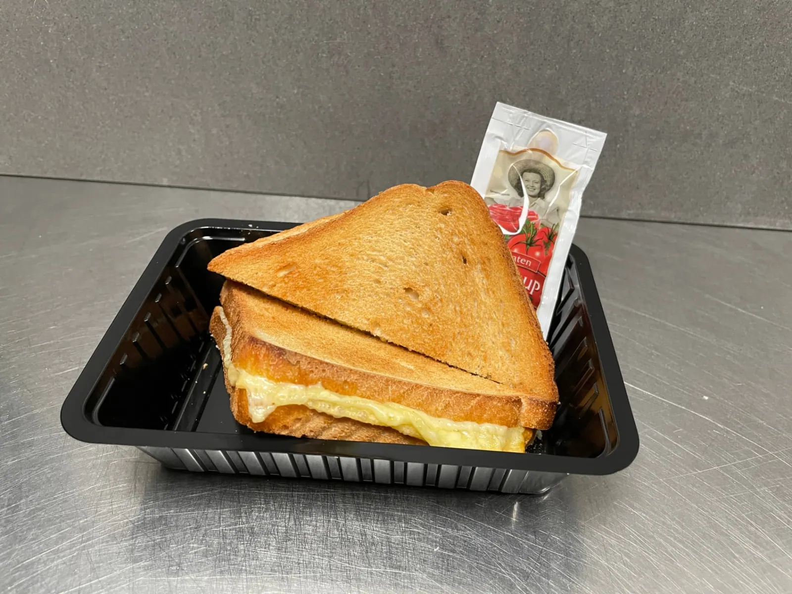 Kindertosti met ketchup