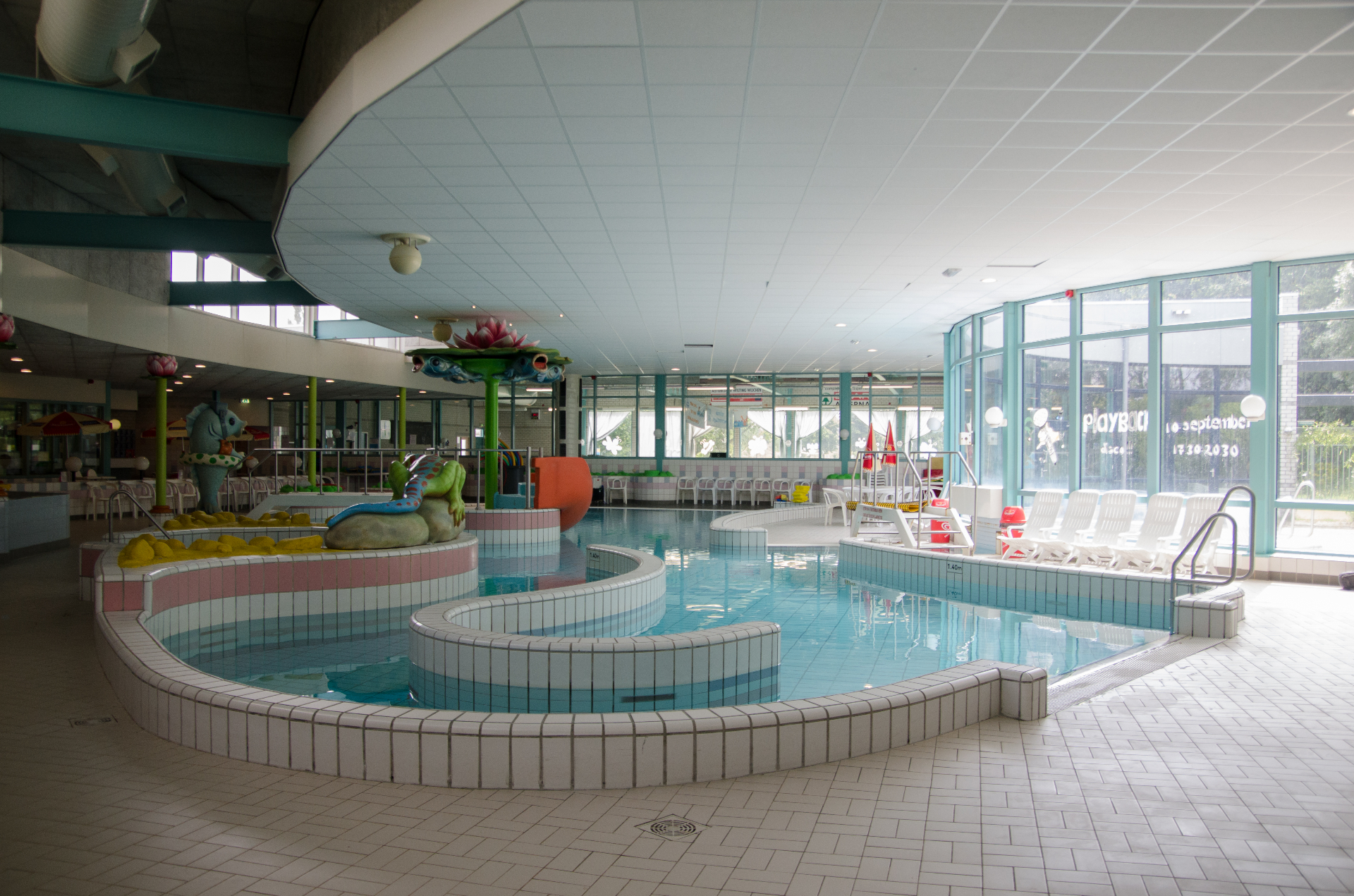 Recreatiebad van Zwembad De Meerval met speelelementen