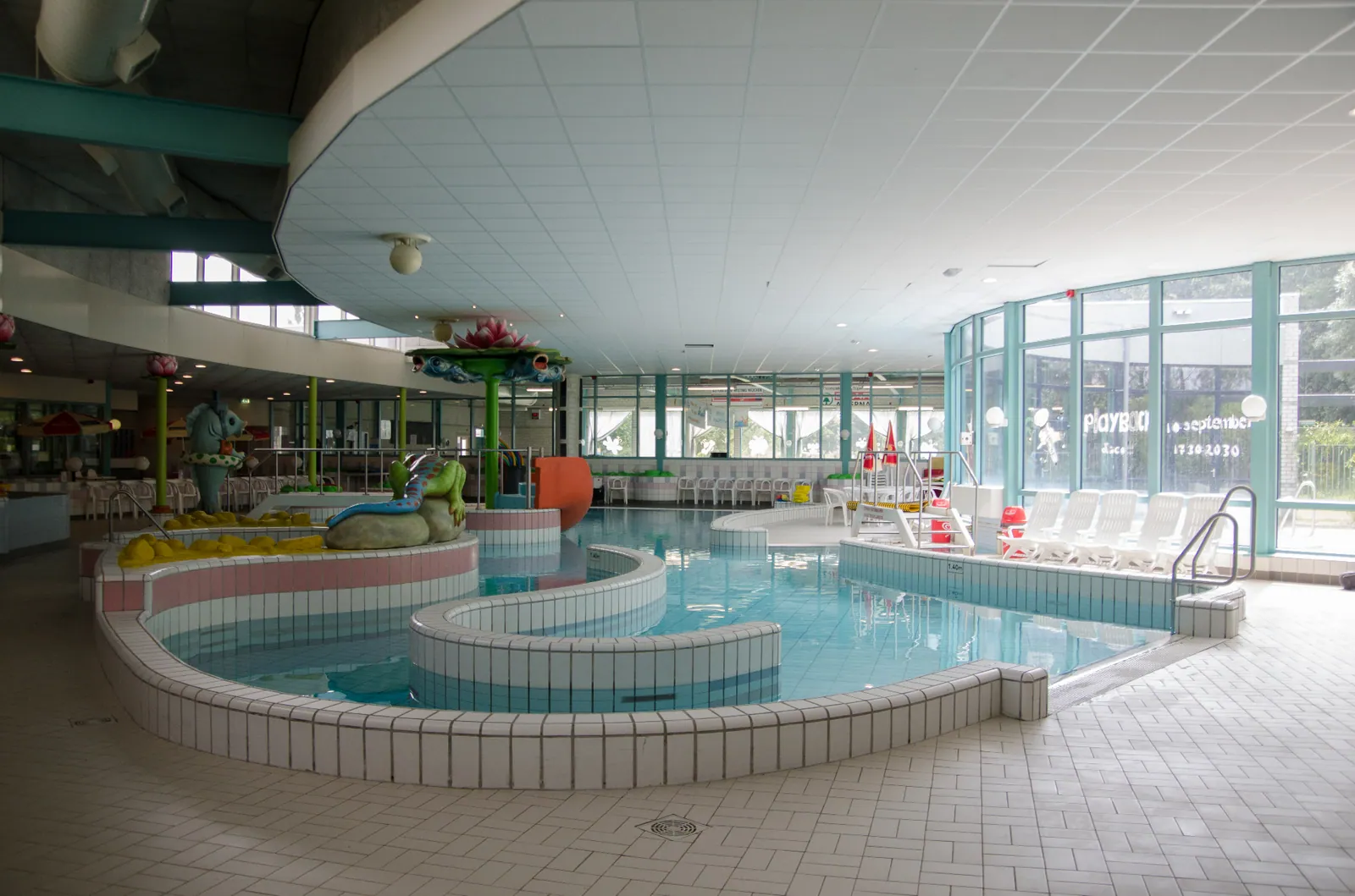 Recreatiebad van Zwembad De Meerval met speelelementen
